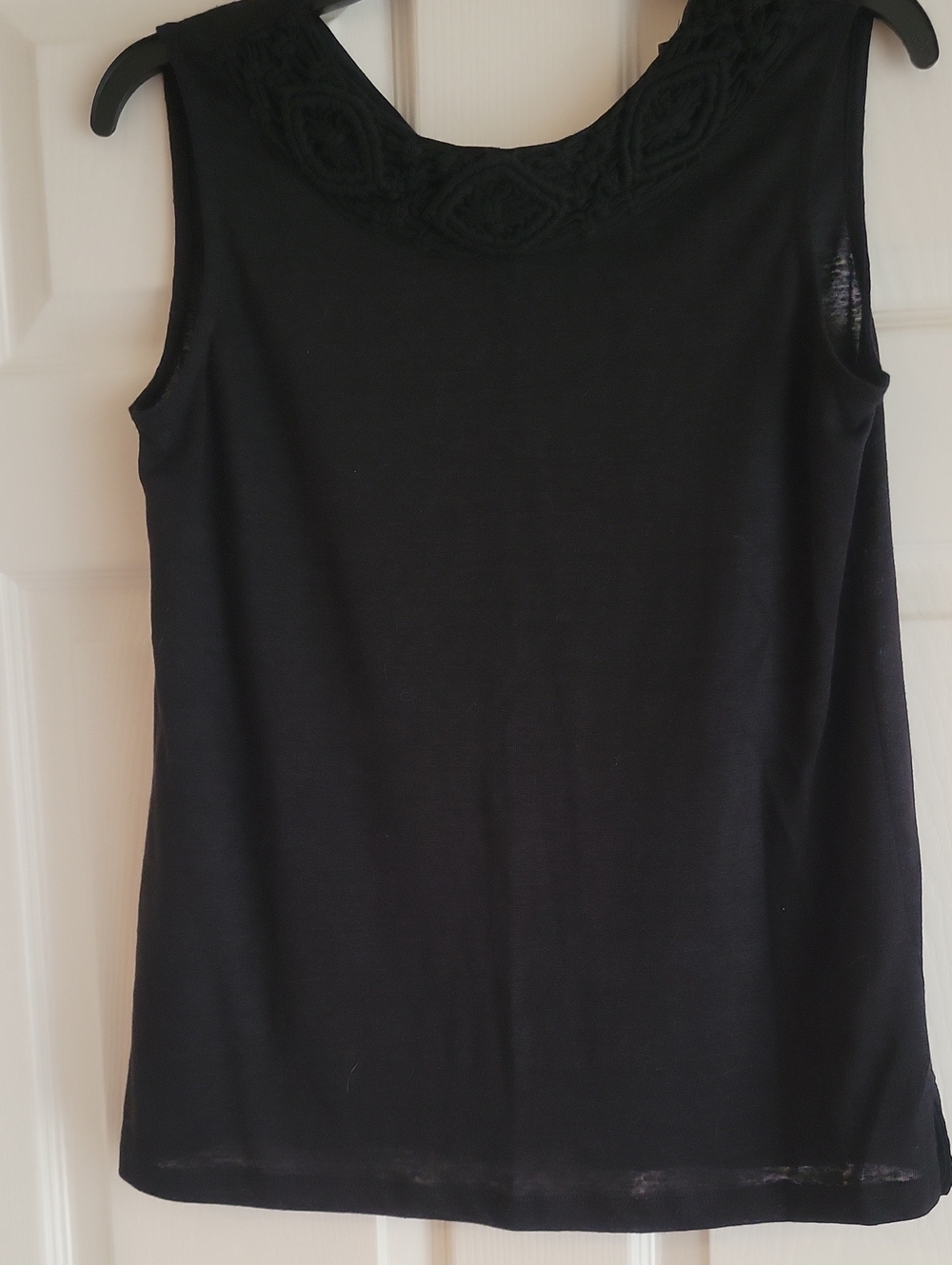 Catheine Malandrino Black Women's Linen Sleeveless Knit Top with Crochet Necklin